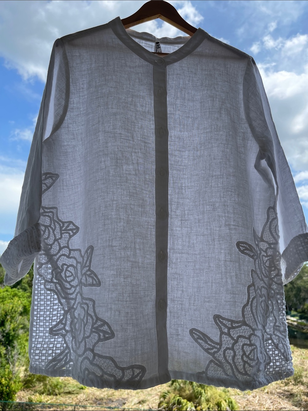 Leo & Nicole White Ramie Cotton Embroidered Button-Up Blouse Size: L NWT - Picture 2 of 13